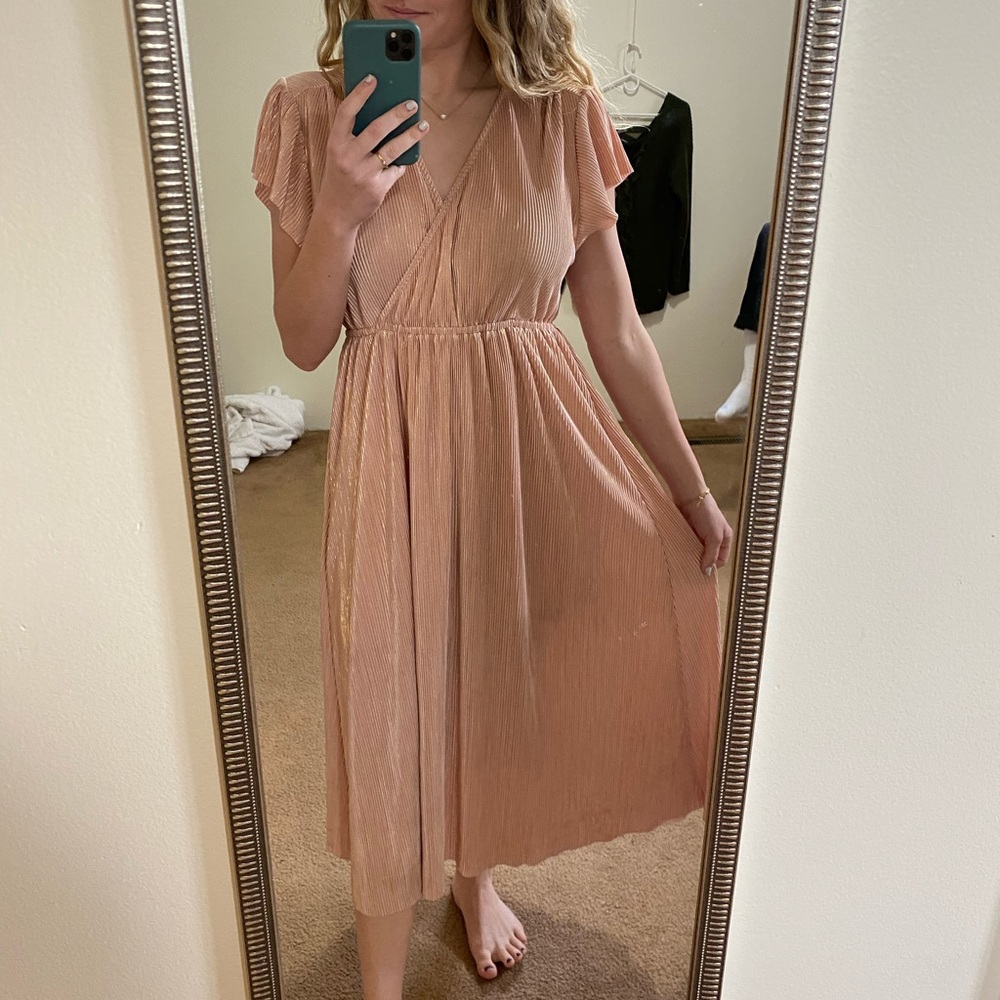 Piper & Scoot shimmery peach midi dress. Size: S